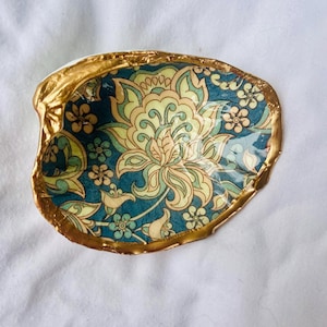 Boho Decoupage Trinket dish, resin clam shell decor, shell art, unique gift, ring dish, keys trinket dish, paperweight