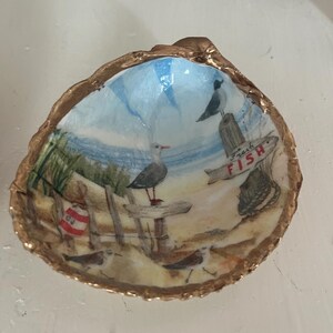 Beach Trinket dish, resin scallop shell decor, shell art, unique gift, ring dish, keys trinket dish, paperweight