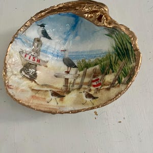 Beach Trinket dish, resin clam shell decor, shell art, unique gift, ring dish, keys trinket dish, paperweight