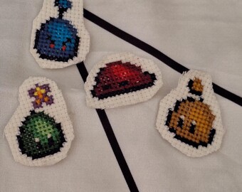 Slijmwezens uit Stardew Valley - Mini-borduurwerk in pixelstijl - Handgemaakt retro kruissteekborduurwerk