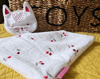 White kitten comforter in cotton gauze and very soft cherry embroidered bamboo sponge