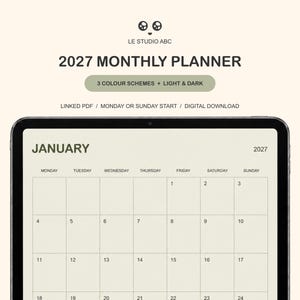 Peut inclure: Une tablette numérique affichant un planificateur mensuel 2027 avec une grille de calendrier pour janvier. Le texte indique LE STUDIO ABC, 2027 MONTHLY PLANNER, 3 COLOUR SCHEMES + LIGHT & DARK, LINKED PDF / MONDAY OR SUNDAY START / DIGITAL DOWNLOAD.