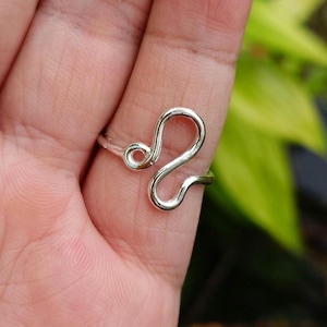 Leo Zodiac Ring in 925 Sterling Silver – Handmade Wire Wrapped Minimalist Band, Astrological Lion Sign Jewelry Gift for Women