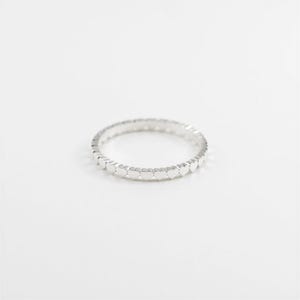 Hjärtformad allihopring: Elegant och tidlöst smycke i 925 sterlingsilver, elegant och stapelbart armband