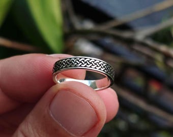 Keltische knoop-paarringen: gepersonaliseerde 925 sterlingzilver gegraveerde banden, geoxideerde belofteringset