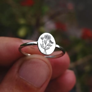 Zegelring geboortebloem: gegraveerd 925 sterlingzilver, minimalistisch botanisch met aangepast maandontwerp, gepersonaliseerde sierlijke bloemen