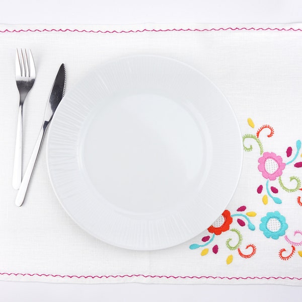 Placemat Hand Embroidered, LINEN Tablecloth, Individual, Colored Design, Viana do Castelo Embroidery