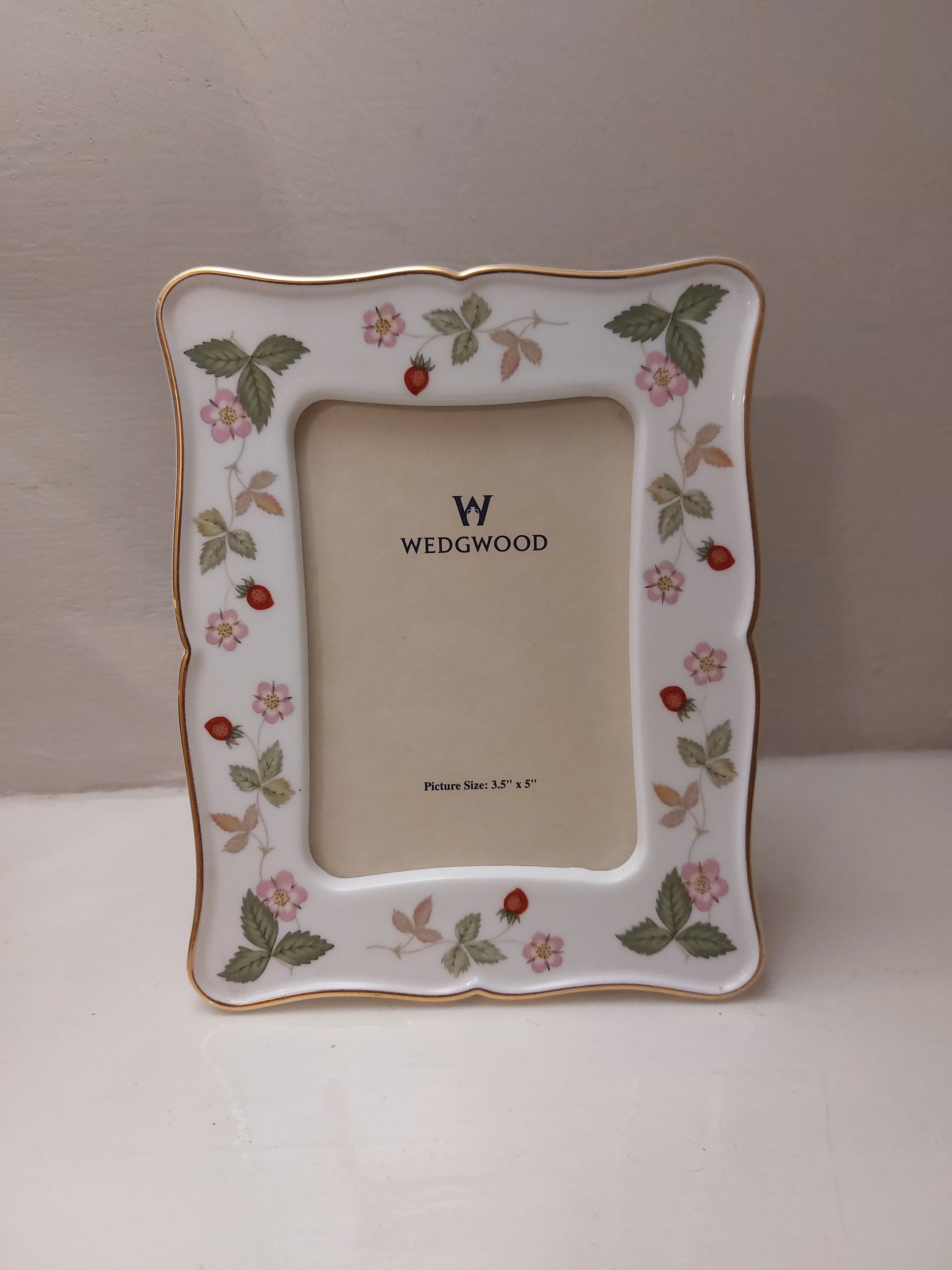 Vintage Rare Wedgwood Wild Strawberry 3.5x5