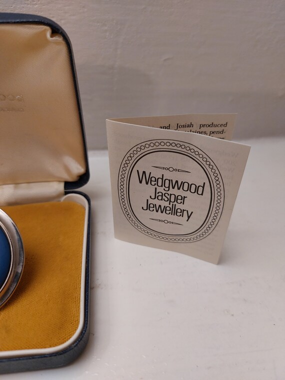 Vintage Wedgwood Portland Blue Silver Brooch - image 4