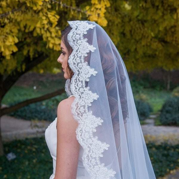 Cathedral Long Lace Mantilla Wedding Veil | VG1001