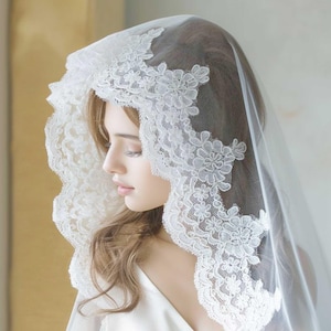 Cathedral Long Lace Mantilla Wedding Veil | VG1001