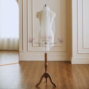 Short Simple Veil with Beaded Edge, Bridal Veil, Wedding Veil  | VG3041