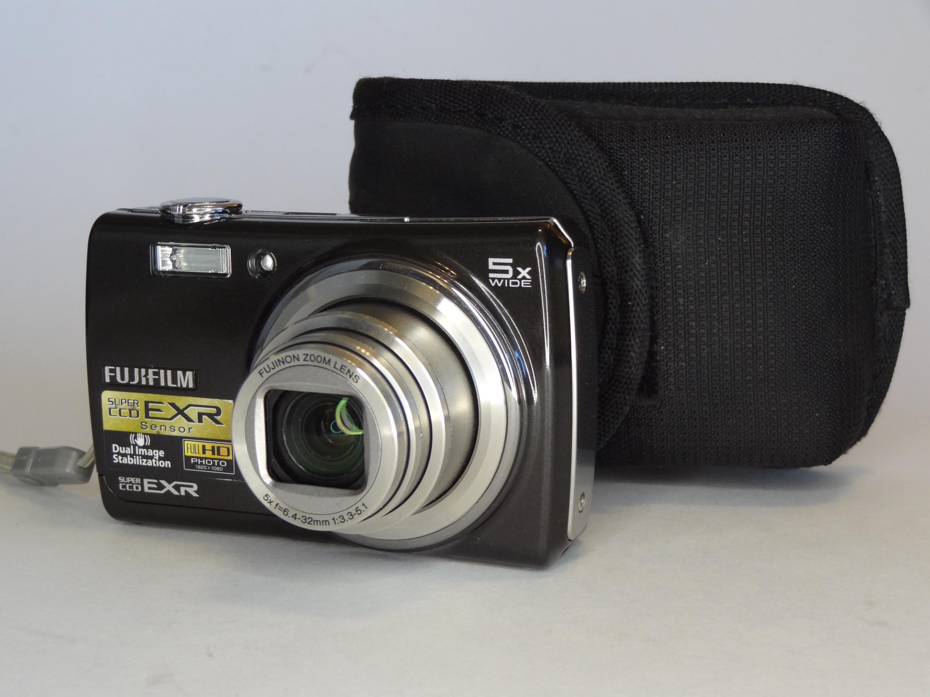 FUJIFILM Finepix F200EXR Black 12.0MP 5x Zoom Compact Digital