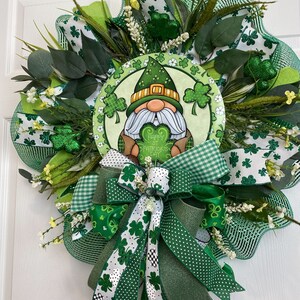Gnome Shamrock Wreath: St. Patrick&#39;s Day Front Door Decor
