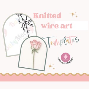Puede incluir: Una plantilla de rosa de alambre tejido rosa con un tallo verde se muestra en un arco blanco. Las palabras "Knitted wire art Templates" están escritas en rosa y verde azulado. También hay un icono de descarga digital.