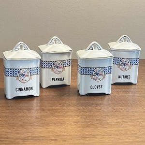 Vintage Set 4 Buffalo Pottery Spice Canisters Ceramic Jars Blue Floral 1930s E3
