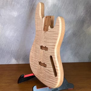 High End Curly Maple Offset Bass Guitar Body Blank – Solid One-Piece Mahogany Back, Unfinished, Limited  Luthier Supply – R1