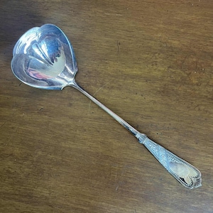 Rogers & Bros Silver Plate Ladle 10&quot; Scalloped Edge Antique Curved Handle B1