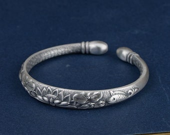 Lotus Tibetisches Mantra Silber Manschette Armband, Vintage Schmuck, Blickfang Armband, Fisch Armreif, Muttertagsgeschenk