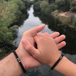 Partnerarmband für PaarePersonalisiert mit deinem WunschtextPartnerschmuckArmband mit GravurFreundschaftsarmbandPerlenarmband Bild 4