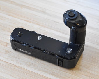 Nikon MD-12 モータードライブは、Fm、FE、Fm2、Fe2、Fm3a、FA 用の