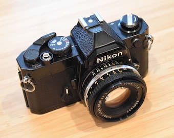 Cámara de película Nikon FM de 35 mm con objetivo Nikon de 50 mm F1.8