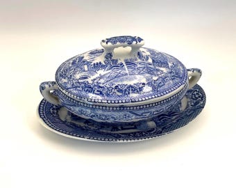 Blue Willow Lidded Tureen and Drip Plate , Petite Decor, Child Set, Vintage