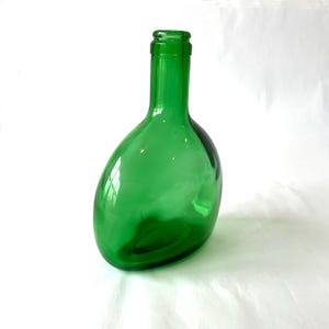 ヴィンテージガラスグリーンオーバルワインリキュールデキャンタ、デミジョン375ml、バーカート、バーウェア、バド花瓶、装飾
