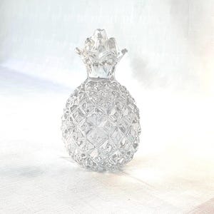 Crystal Pineapple Decor, Paperweight, Sun Catcher, Beautiful Reflective Quality with Orignial Sticker to Bottom
