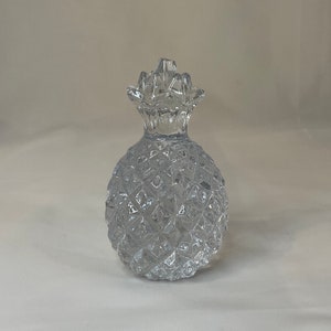 Crystal Pineapple Decor, Paperweight, Sun Catcher, Beautiful Reflective Quality with Orignial Sticker to Bottom