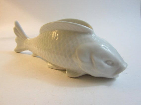 Superbe Porte-Serviette de Poisson Vintage Français en Porcelaine.