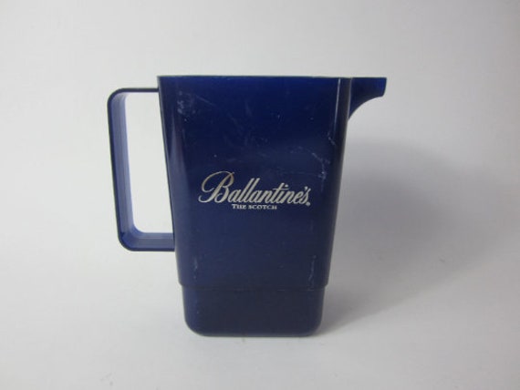 Superbe Français Pichet à Scotch Bleu Vintage Ballantine en Plastique.