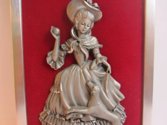 Superbe Français Portrait Vintage de Femmes et Chiens en Étain sur Fond Feutre.