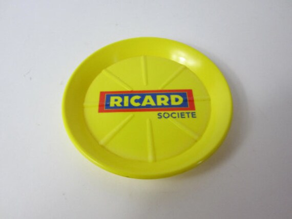 Belle Français Sous-Verre en Plastique Jaune Vintage Fabriqué Par Ricard. Fabriqué à Partir de Plast