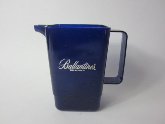 Superbe Français Pichet à Scotch Bleu Vintage Ballantine en Plastique.