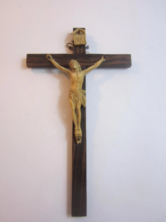 Français Crucifix/Croix Vintage avec Jésus. Fabriqué à Partir de Bois et Plastique.