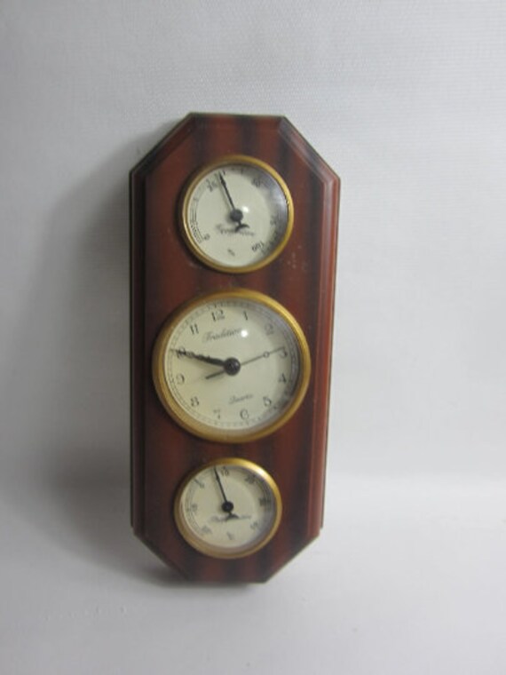 Belle Horloge Vintage/Hygromètre Thermomètre. Fabriqué à Partir de Plastique. en France.