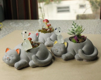Kodama - Vaso Gato Dormindo - Princesa Mononoke - Studio Ghibli - Diorama da Floresta - Vaso de Cogumelos
