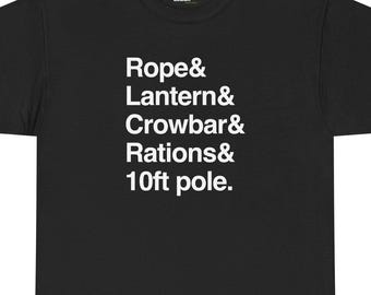 Repkofotlykta Rations 10 fot Pole Tee | Dungeoneer's Gear Typografisk T-shirt