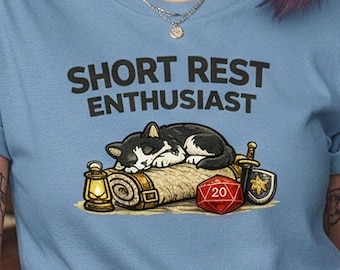 Svartvit katt: Short Rest Enthusiast RPG Tee | Mysig katt DND-tröja