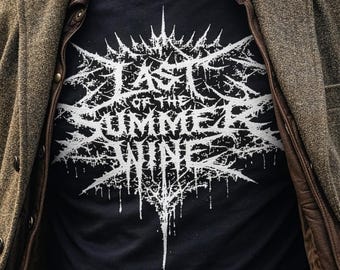 Sommarens sista vinparodi Metal-tröja | Klassisk TV-metalllogotyp