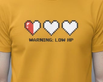 Varning Låg HP RPG T-shirt: Pixel Heart Gaming Apparel