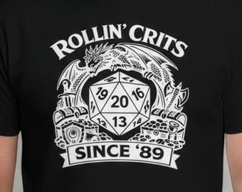 Anpassningsbar Rollin' Crits DnD D20 ljusfärgad t-shirt | RPG Critical Hit-tröja