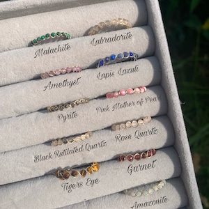 Kristall geflochtene Ringe 2 mm zierlich stapelbar Ring für den Alltag Mystery Bag Überraschungsring Selbstfürsorge Geschenk niedlicher Schmuck für sie bunt