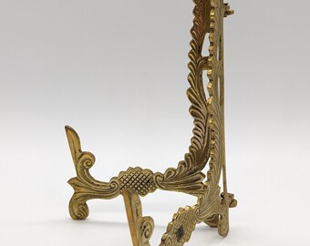 Vintage Brass Picture Stand: Ornate Elegance for Treasured Displays!