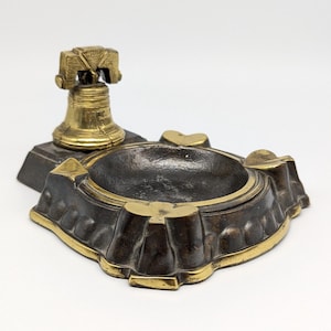 Cinzeiro Liberty Bell de latão vintage com porta-cigarros em formato de naipe de cartas, acabamento antigo, lembrança perfeita ou peça de exibição colecionável