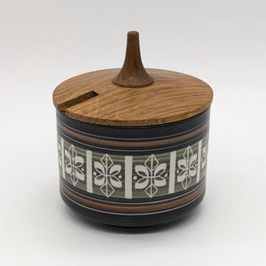 Vintage Ambleside Jam Pot – Mid-Century Modern Ceramic with Wooden Lid – 9.5 cm Tall
