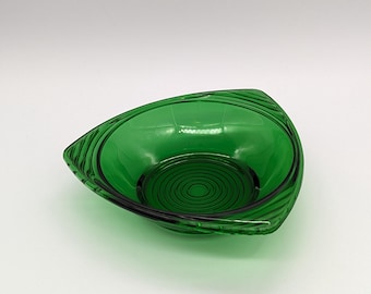 Cuenco vintage de vidrio verde Anchor Hocking: fuente triangular moderna de mediados de siglo