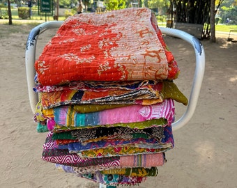 Lot de gros lot de couette kantha vintage indienne jetée à la main couverture réversible couvre-lit tissu de coton couette vintage