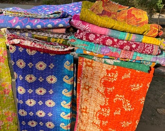 Kantha bellissimo pezzo unico vintage assortito, coperta reversibile fatta a mano, trapunta Kantha, copriletto trapuntato Boho in tessuto di cotone